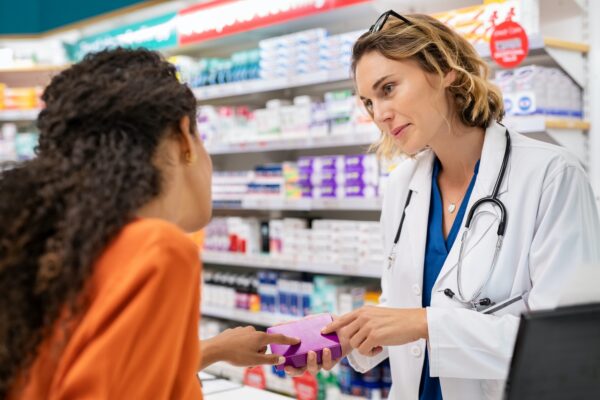pharmacist-explains-medicine-properties